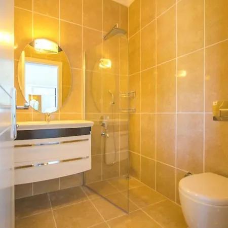 Margaz Sleeps 8 Pool Air Con Wifi Villa